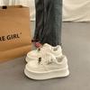 Zapatos Blancos de Plataforma con Suela Gruesa para Mujer, Tenis Versátiles de Nicho 2025 Nuevos Populares de Primavera y Otoño, Zapatos Deportivos Casuales que Aumentan la Altura