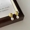 Brincos de Pérola Femininos de Alta Qualidade Pendentes 2025 Novas Explosões Design de Nicho Joias de Orelha de Luxo Leve Brincos de Alta Qualidade