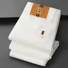 Jeans Blancos Italianos de Alta Gama a Prueba de Tres Elementos para Hombre, Corte Delgado, Elásticos, Pantalones Cónicos, Invierno 2026, Forrados de Polar y Engrosados