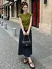 Conjunto elegante de dos piezas: top de camisa de manga corta con nudo retorcido y abertura en el dobladillo estilo coreano de moda de verano y falda de lunares