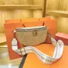 Bolsas femininas transfronteiriças 2026 novo modelo design de nicho bolsa feminina casual estampada bolsa de peito versátil bolsa de ombro com alça larga bolsa transversal