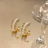 Brincos de Pérola em Formato de C com Renda de Strass Inlaid Agulha de Prata Temperamento Francês Estilo Simples Brincos Leve Luxo Sensação de Alta Qualidade Acessórios para Brincos Venda por Atacado