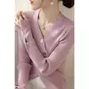 Suéter de punto ajustado de moda para invierno con cuello en V, diseño de botones, modelo nuevo 2026, dobladillo con abertura, top versátil de manga larga