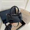 Bolso de Mano de Moda de Gama Alta Tipo Bollo para Mujer 2026 Nuevo Pequeño de Nicho Portátil para el Trabajo Elegante Bandolera Cruzada Pequeña