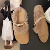 Sapatos, pantufas peludas para o dia a dia, mocassins de pelúcia versáteis e quentes com detalhes metálicos, sapatos fechados forrados com fleece para outono e inverno femininos