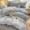 Conjunto de Quatro Peças Estampado de Lã de Leite para Inverno Capa de Edredom Espessa e Quente de Lã Coral Lençol de Cama Conjunto de Três Peças para Cama de Dormitório Estudantil