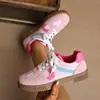 2026 Zapatos Blancos Nuevos para Mujer Planos Ligeros Transpirables Zapatos de Entrenamiento Alemanes Versátiles Moda Zapatos Casuales Estilo Simple Zapatos Deportivos