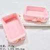Cesta de Pan de Fresa con Relieve Estéreo Simulado Accesorios de Resina para Cesta Decoraciones de Escritorio y Coche con Pegamento de Crema para Manualidades