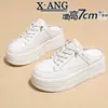 Zapatos de Piel Genuina para Mujer con Aumento Oculto de Altura, Zapatos Blancos Slip-On de Suela Gruesa, Estilo Nuevo Primavera/Verano 2026, Mules de Punta Cerrada
