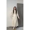 Vestido de punto de cuello alto color albaricoque para mujer, otoño e invierno, con forro polar añadido, adecuado para llevar debajo de un abrigo, corte ajustado, falda larga tipo suéter cola de pez