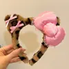 Tiara Fofa de Pelúcia Cabeça de Gato Kt para Mulheres 2025 Nova Alta Qualidade Especial para Lavar o Rosto Moda Tiara Grampo de Cabelo Coque de Cabelo Acessório de Cabeça
