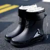Botas de chuva masculinas de cano médio, sapatos aquáticos estilosos de corte baixo, antiderrapantes, impermeáveis, de cano curto, leves, borracha espessa, resistentes ao desgaste