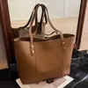 Bolso tote de gran capacidad para mujer, adecuado para otoño e invierno, para ir al trabajo y uso casual, con una sensación de calidad, nuevo bolso de hombro versátil y simple para la clase 2026