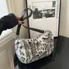 Bolso Bandolera Cruzado Nuevo 2025 con Cadena Bolso de Mano de Peluche Moda Diaria Versátil Bolso de Nicho Bolso de Mujer