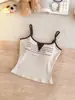 2052 # Camisola de color contrastante con botones y copas en el pecho, hermoso diseño en la espalda, femenina, adecuada tanto para usar por dentro como por fuera, top que estiliza y favorece