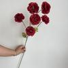 Nuevo jarrón decorativo con 6 camelias Lulian para bodas, auditorio, simulación de floricultura, arreglos florales suaves, colocación de flores, disponible en stock.