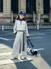 Conjunto de Primavera y Otoño para Niñas 2026 Nueva Moda Callejera Fresco Elegante Sudadera y Pantalones Anchos Conjunto de Dos Piezas Otoño