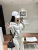 Sudadera gris ajustada estilo coreano, chaqueta de otoño para mujer, con capucha, con cremallera, corta, top de estilo casual deportivo, entallada en la cintura, versátil
