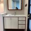 Nuevo Gabinete de Baño de Madera Maciza de Doble Color Multi-capa Color Crema de la Era Media Combinación de Inodoro Integrado de Cerámica Lavabo