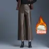 Calça de couro feminina 2026 novo modelo cintura alta perna larga cropped estilo coreano inverno solta modeladora couro PU forrada com fleece calça reta