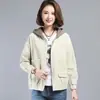 Jaqueta Curta de Veludo Cotelê Versátil com Capuz Solta Feminina Outono 2024 Nova Coreana Tamanho Grande Jaqueta Feminina Top