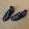 Sapatos baixos de couro femininos versáteis estilo britânico com velcro, novos mocassins slip-on de outono 2026 para mulheres