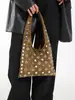 Moda Europea y Americana 2026 Primavera Nuevo Bolso Tote, Elegante y Genial Bolso de Hombro Tipo Cubo con Tachuelas de Lunares para Mujer
