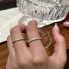 Anillo de Diamantes de Fila de Circonita Brillante de Lujo Ligero y de Gama Alta para Mujer Anillo Único Exquisito de Nicho para el Dedo Índice Anillo Versátil de Gama Alta