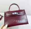 Bolso Kelly de Segunda Generación de Cuero Liso de Flor Entera Bolso de Mano Cruzado para Hombro con Tela Forma de Caja para Mujer Estilo Vintage
