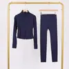 Conjunto Lulu Df de Jaqueta Curta com Gola Alta e Calça Cropped com Etiqueta, Em Estoque Envio Direto, Gola Alta Slim Fit, Zíper Dourado Elástico