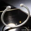 Pulseira de Cabo Europeia e Americana para Mulheres, Cabo de Aço Torcido, Pulseira Aberta em Forma de C, Design Único de Nicho, Sensação de Alto Padrão para Homens e Mulheres