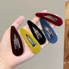 Presilha de cabelo com flocado, estilo coreano, minimalista, sem costura, para mulheres, presilha lateral, com estética sofisticada e vintage, adequada para franja, presilha de cabelo de veludo