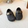 Sapatos de Algodão Quente com Forro de Lã Birkenstock da Moda para Meninas 2025 Inverno Novo Sapatos Peludos Externos com Solado Macio para Crianças e Bebês