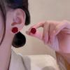 2023 nuevos aretes de botón de flor de rosa flocado rojo vino Hongyun, aretes de Camelia de felpa, joyería para la oreja de moda nacional