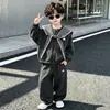 Conjunto de Otoño para Niños 2026 Estilo Nuevo, Fresco y Elegante, Ropa tipo Capa para Primavera y Otoño para Niños Pequeños, Conjunto de Dos Piezas Versión Coreana para Niños