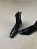 Novas botas elásticas slim-fit com salto grosso estilo britânico, da moda para 2026, para mulheres, adequadas para o trajeto no outono e inverno, com forro de fleece, botas curtas retrô, botas de moda