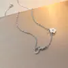 Venda Quente Estilo INS Colar de Aço Titânio com Letra e Flor Pingente de Design Exclusivo Joia Versátil de Luxo para Clavícula