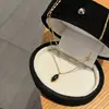 Collar Retro Francés de Doble Capa con Espejo Ovalado Negro y Acero de Titanio para Mujer Que No Se Desvanece Cadena de Clavícula de Lujo Nicho Accesible Gama Alta