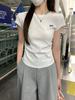 Camiseta Redonda de Manga Curta Bordada com Laço Estilo Coreano 2026 Verão Nova Slim Fit Versátil Top Franzido para Mulheres