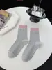 Nuevos Calcetines de Hada Estilo Primavera Calcetines de Algodón para Mujer hasta la Pantorrilla con Rayas de Bloques de Color y Decoración de Colgante, Calcetines para Mujer sin Costuras Estilo Coreano