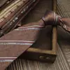 Gravata Masculina Cor Café Retrô Amarrada à Mão Britânica 8cm Formal Negócios Casamento Presente para Noivo Caixa Tendência