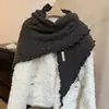 Bufanda de punto calada para mujer, chal de encaje gris claro, versátil, ligero, transpirable y adecuado para primavera y otoño, al por mayor