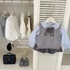 Le En BabyDiseño Original Otoño/Invierno Camisa Estilo Academia para Niñas Chaleco de Punto Conjunto de Tres Piezas con Falda Plisada Bebé