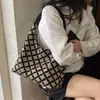 Bolso tote grande para axila súper popular para mujer, nuevo modelo 2026, de alta gama, elegante y sofisticado, perfecto para ir al trabajo