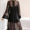 Conjunto de 2 Piezas de Camisón Corto Bordado de Satén con Malla y Abertura Lateral con Bata Set de Pijama para el Hogar Camisón Sexy para el Hogar