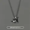 Colgante de acero inoxidable con forma de cuchillo y gato de dibujos animados transfronterizos, bonito collar de pareja con personalidad moderna y japonesa, joyería al por mayor