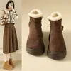Botas de Neve com Solado Grosso para Aumentar a Altura para Mulheres, Novo Estilo Inverno 2026, Botas Curtas Aconchegantes com Forro de Lã e Espessura Extra, Sapatos Quentes de Algodão com Plataforma para Pessoas Baixas
