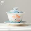 Juego de Té Kung Fu Gaiwan de Cerámica de Tres Piezas con Flor de Hibisco y Mariposa Pintadas a Mano para Uso Doméstico