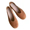 Zapatos planos de mujer estilo retro con punta redonda y boca poco profunda, nueva colección otoño 2026, mocasines casuales versátiles de gamuza sin cordones