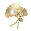 Broche para Mujer Hoja de Ginkgo Falsa Accesorios Broche Perla Artificial Pin Sencillo para Suéter Corea del Sur Elegante